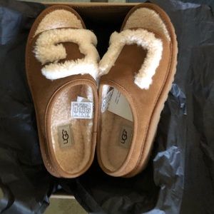 NWT UGG Women’s Slides Size 6